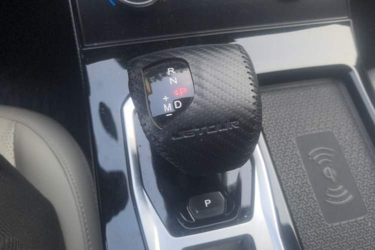 Used JETOUR X70 PRO 2023 2.0T DCT Luxury 5-Seater Gear Lever