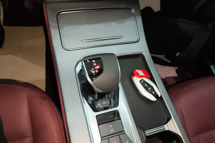 Used JETOUR X70 PRO 2024 1.5T DCT Peanut Edition 7-Seater Gear Lever