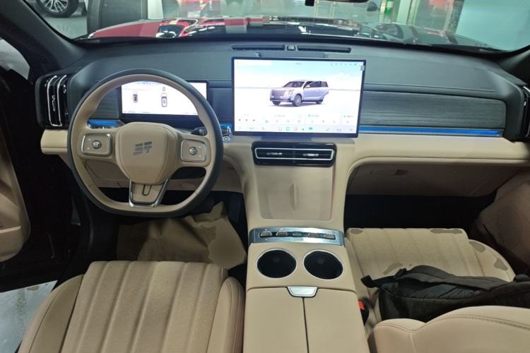 Used JETOUR X70L 2026 Model—2.0TD Automatic Elite, 7-seater Center Console