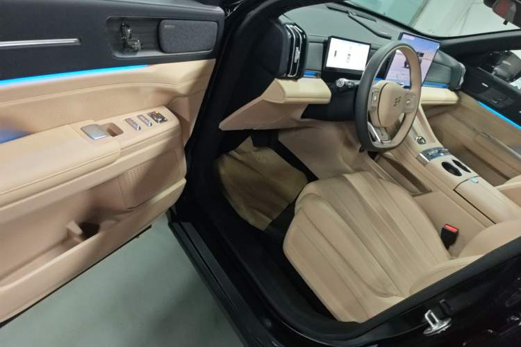 Used JETOUR X70L 2026 Model—2.0TD Automatic Elite, 7-seater Driver Seat