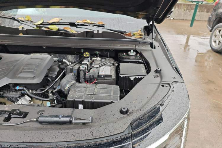 Used JETOUR X70L 2026 Model—2.0TD Automatic Elite, 7-seater Engine Bay Left