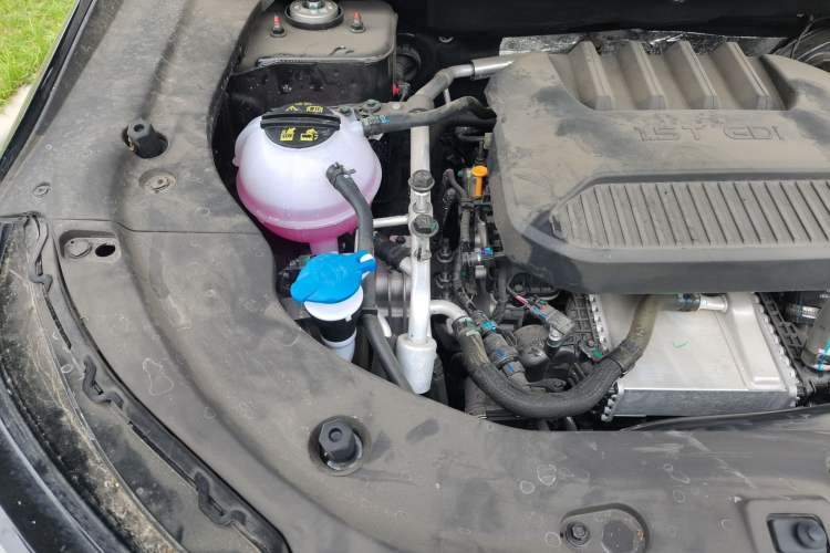 Used JETOUR X70L 2026 Model—1.5TD Dual-Clutch Comfort, 7-seater Engine Bay Right