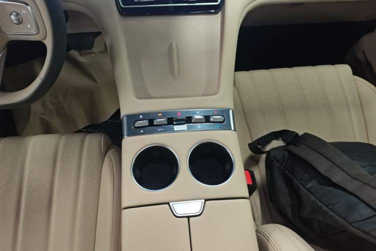 Used JETOUR X70L 2026 Model—2.0TD Automatic Elite, 7-seater Gear Lever