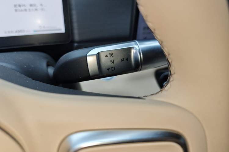 Used JETOUR X70L 2026 Model—2.0TD Automatic Elite, 7-seater Gear Lever