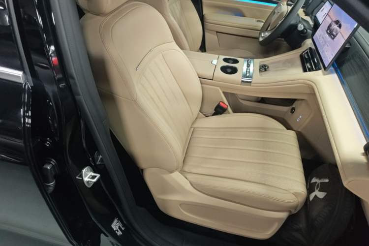 Used JETOUR X70L 2026 Model—2.0TD Automatic Elite, 7-seater Right Front Seat