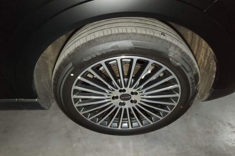 Used JETOUR X70L 2026 Model—2.0TD Automatic Flagship, 5-seater Right Front Wheel Hub