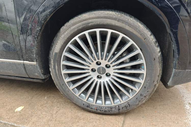 Used JETOUR X70L 2026 Model—2.0TD Automatic Elite, 7-seater Right Front Wheel Hub