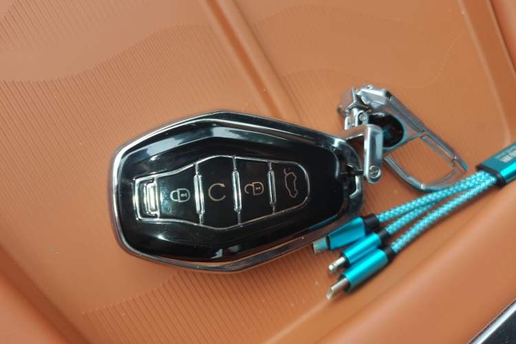 Used JETOUR X70L 2026 Model—1.5TD Dual-Clutch Comfort, 7-seater Vehicle Key