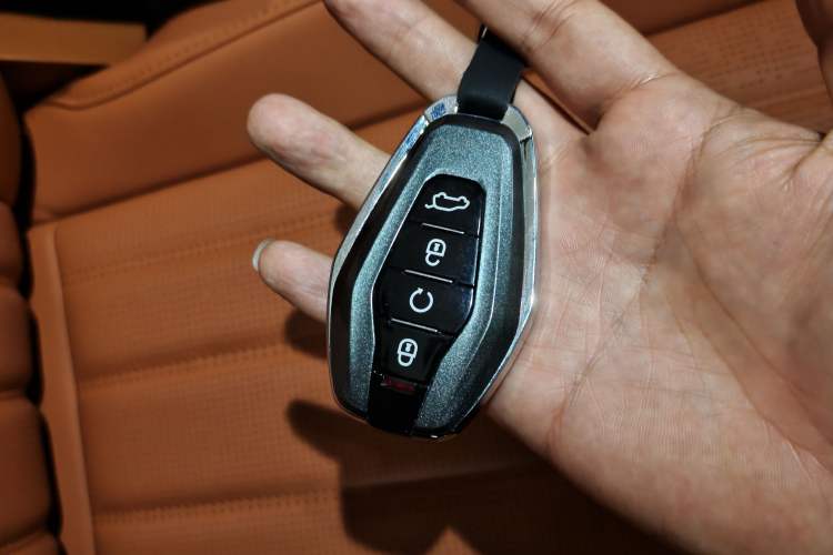 Used JETOUR X70L 2026 Model—2.0TD Automatic Flagship, 5-seater Vehicle Key