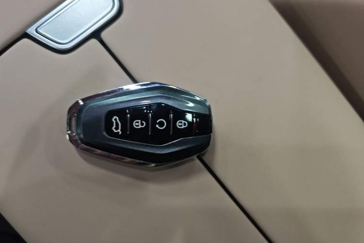 Used JETOUR X70L 2026 Model—2.0TD Automatic Elite, 7-seater Vehicle Key