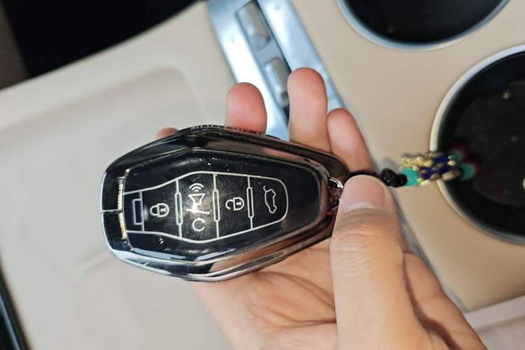 Used JETOUR X70L 2026 Model—2.0TD Automatic Elite, 7-seater Vehicle Key