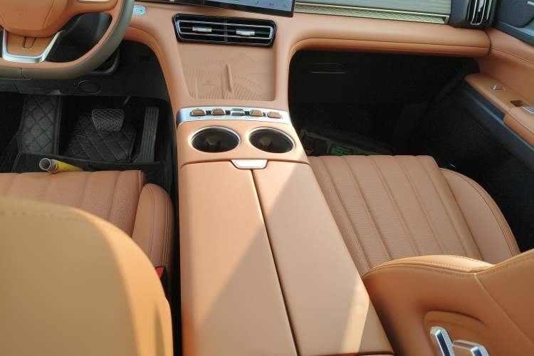 Used JETOUR X70L 2026 Model—2.0TD Automatic Flagship, 7-seater Gear Lever