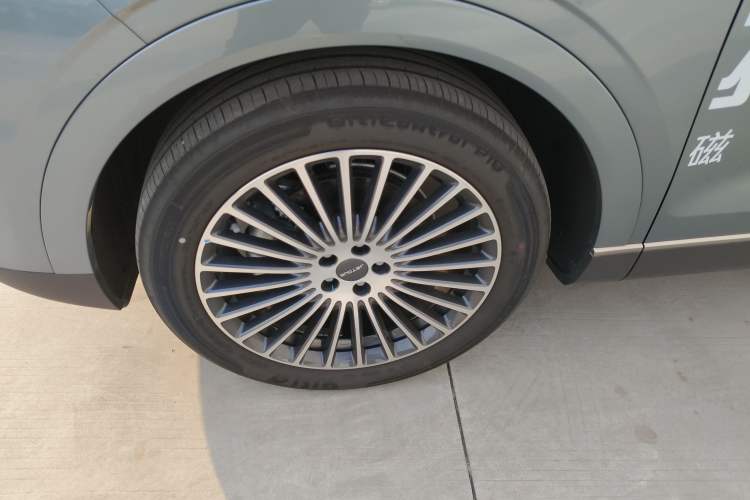 Used JETOUR X70L 2026 Model—2.0TD Automatic Flagship, 7-seater Left Front Wheel Hub