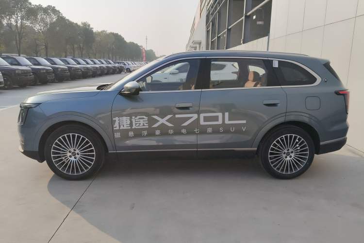 Used JETOUR X70L 2026 Model—2.0TD Automatic Flagship, 7-seater Left Side