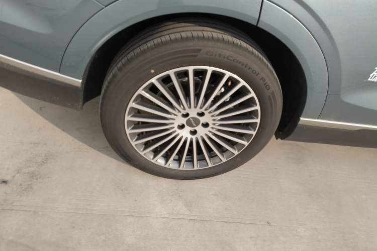 Used JETOUR X70L 2026 Model—2.0TD Automatic Flagship, 7-seater Right Rear Wheel Hub