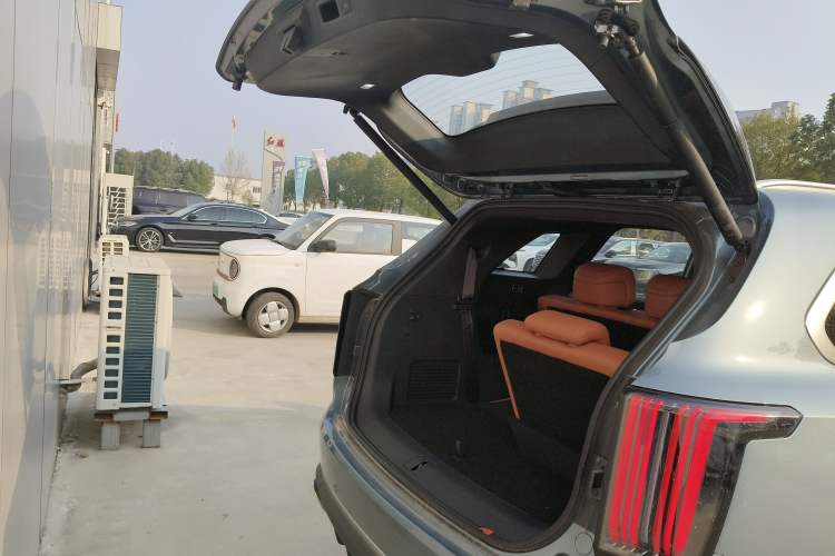 Used JETOUR X70L 2026 Model—2.0TD Automatic Flagship, 7-seater Trunk