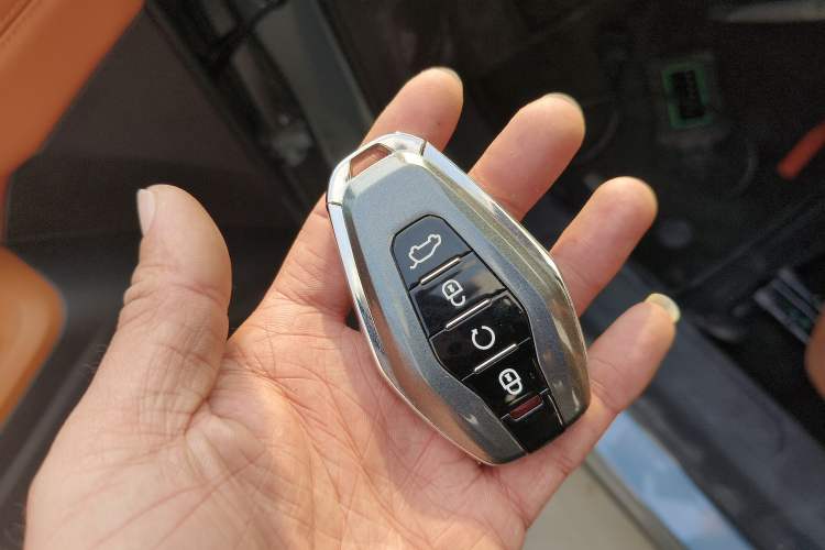Used JETOUR X70L 2026 Model—2.0TD Automatic Flagship, 7-seater Vehicle Key