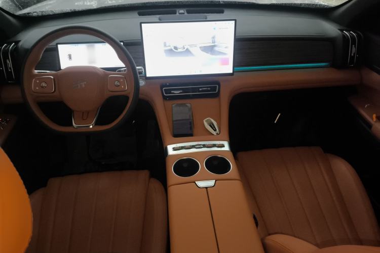 Used JETOUR X70L 2026 Model—2.0TD Automatic Flagship, 7-seater Center Console