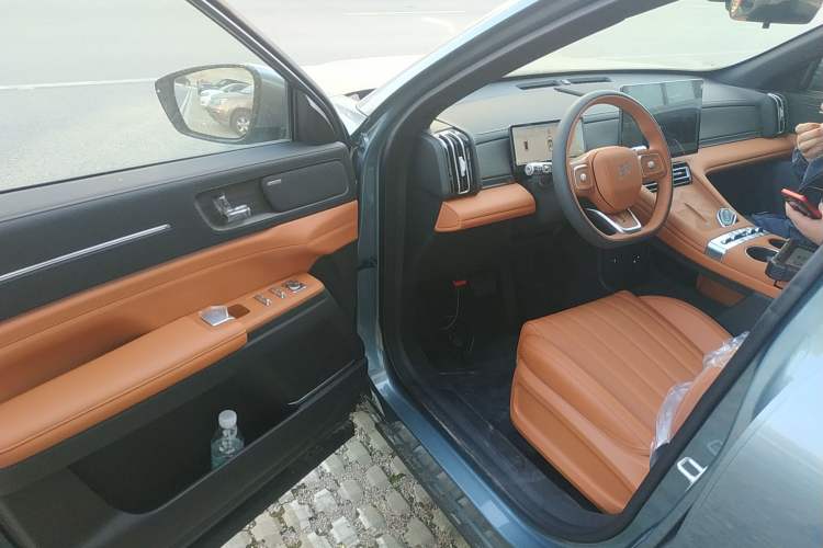 Used JETOUR X70L 2026 Model—1.5TD Dual-Clutch Comfort, 5-seater Driver Seat