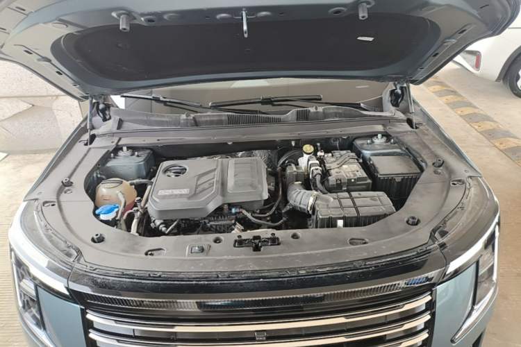 Used JETOUR X70L 2026 Model—2.0TD Automatic Flagship, 7-seater Engine Bay
