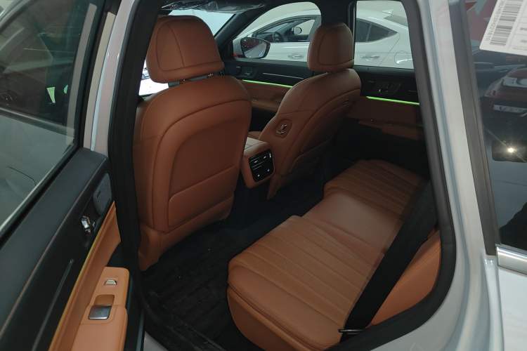 Used JETOUR X70L 2026 Model—2.0TD Automatic Flagship, 7-seater Interior 4