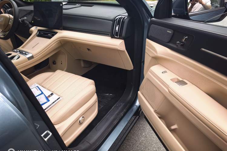 Used JETOUR X70L 2026 Model—1.5TD Dual-Clutch Luxury, 7-seater Interior 5