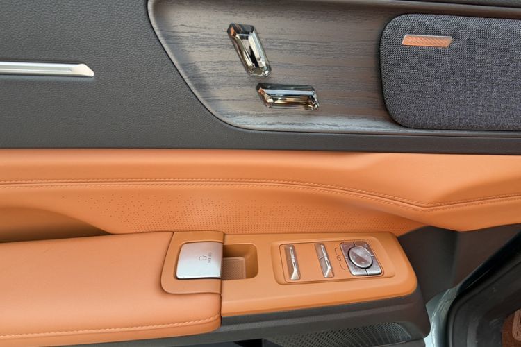 Used JETOUR X70L 2026 Model—2.0TD Automatic Flagship, 7-seater Interior 7