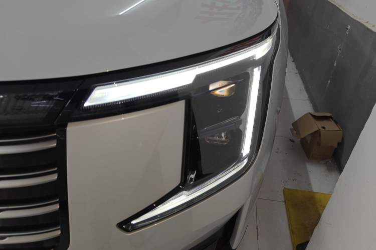 Used JETOUR X70L 2026 Model—2.0TD Automatic Flagship, 7-seater Left Front Headlight