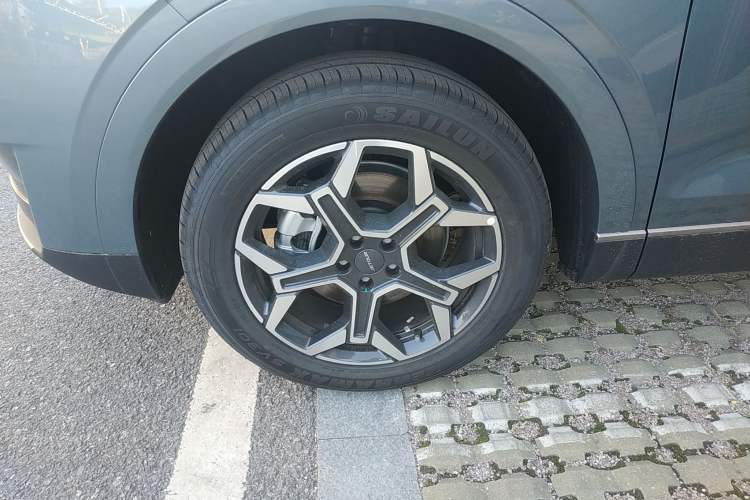 Used JETOUR X70L 2026 Model—1.5TD Dual-Clutch Comfort, 5-seater Left Front Wheel Hub