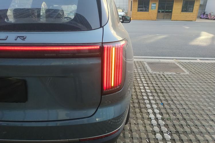 Used JETOUR X70L 2026 Model—1.5TD Dual-Clutch Comfort, 5-seater Right Rear Taillight