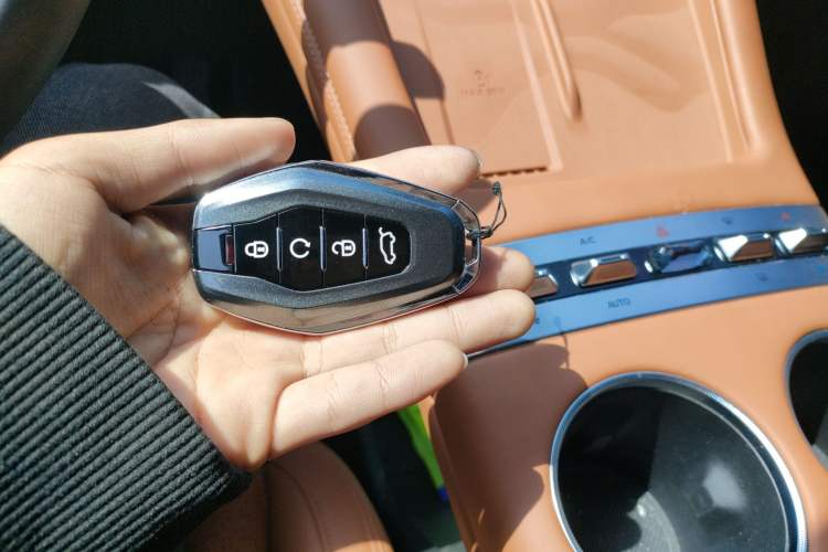 Used JETOUR X70L 2026 Model—2.0TD Automatic Flagship, 7-seater Vehicle Key