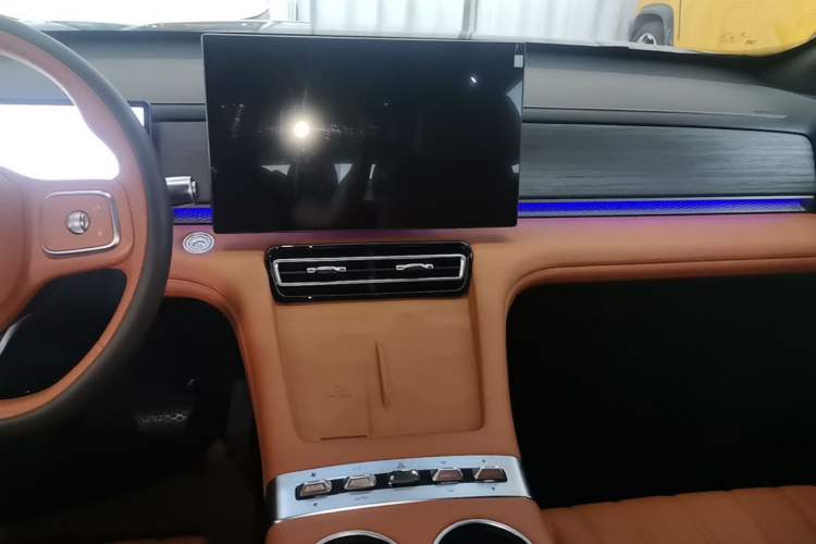Used JETOUR X70L 2026 Model—2.0TD Automatic Flagship, 7-seater Audio And AC Panel