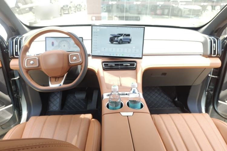 Used JETOUR X70L 2026 Model—2.0TD Automatic Flagship, 7-seater Center Console
