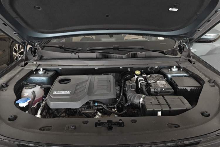 Used JETOUR X70L 2026 Model—2.0TD Automatic Flagship, 7-seater Engine Bay