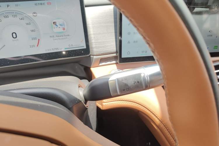 Used JETOUR X70L 2026 Model—2.0TD Automatic Flagship, 7-seater Gear Lever