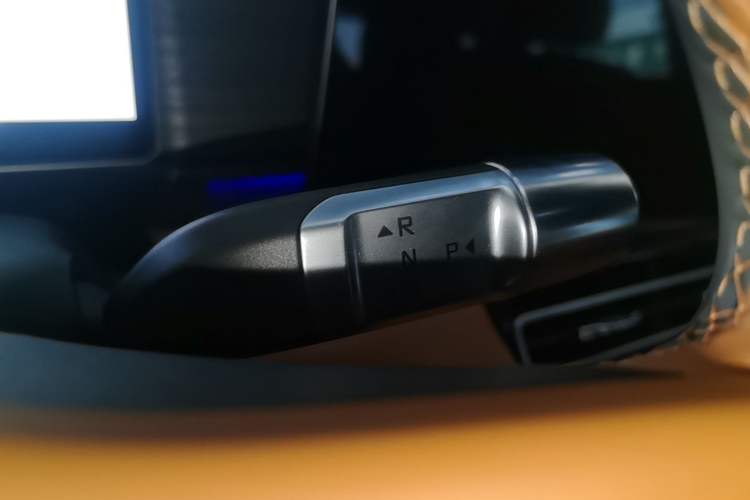 Used JETOUR X70L 2026 Model—2.0TD Automatic Flagship, 7-seater Gear Lever