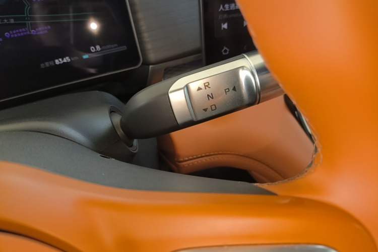 Used JETOUR X70L 2026 Model—2.0TD Automatic Flagship, 7-seater Gear Lever