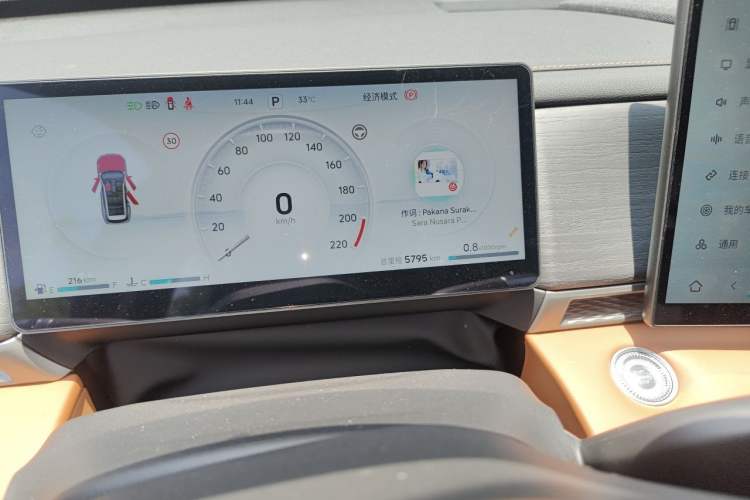 Used JETOUR X70L 2026 Model—2.0TD Automatic Flagship, 7-seater Odometer Close Up