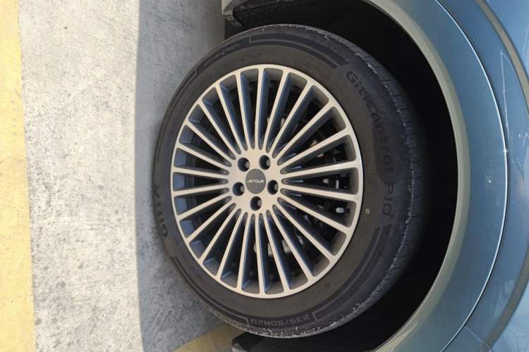 Used JETOUR X70L 2026 Model—2.0TD Automatic Flagship, 7-seater Right Front Wheel Hub