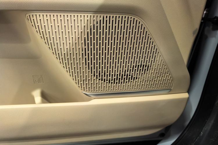 Used JETOUR X70L 2026 Model—1.5TD Dual-Clutch Comfort, 7-seater Audio And AC Panel