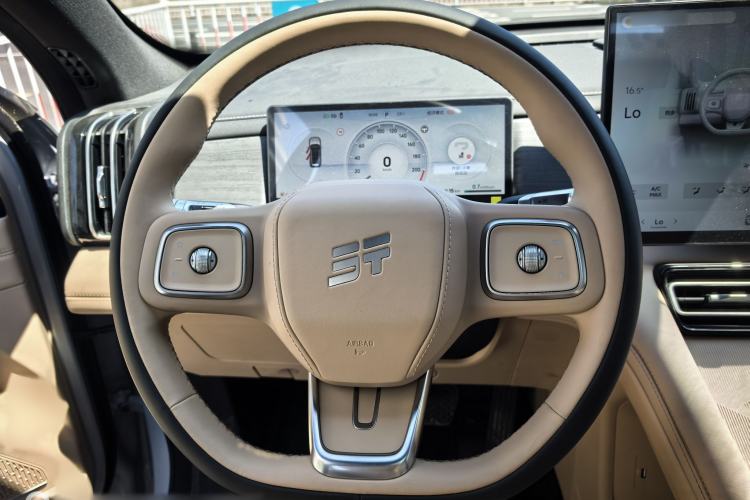 Used JETOUR X70L 2026 Model—1.5TD Dual-Clutch Comfort, 7-seater Interior 4