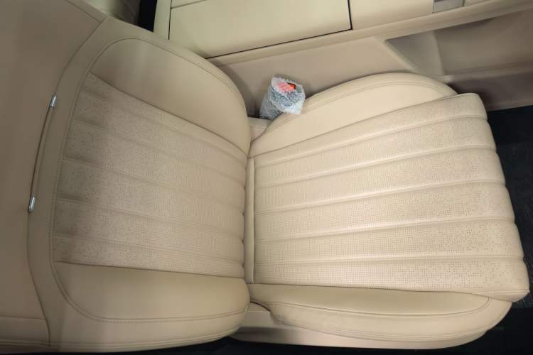 Used JETOUR X70L 2026 Model—1.5TD Dual-Clutch Comfort, 7-seater Right Front Seat