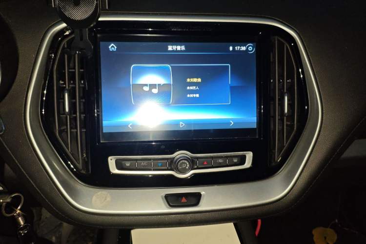 Used JETOUR X70M 2020 Revised 1.5T Manual Travel Companion Version 5 Seats Audio And AC Panel