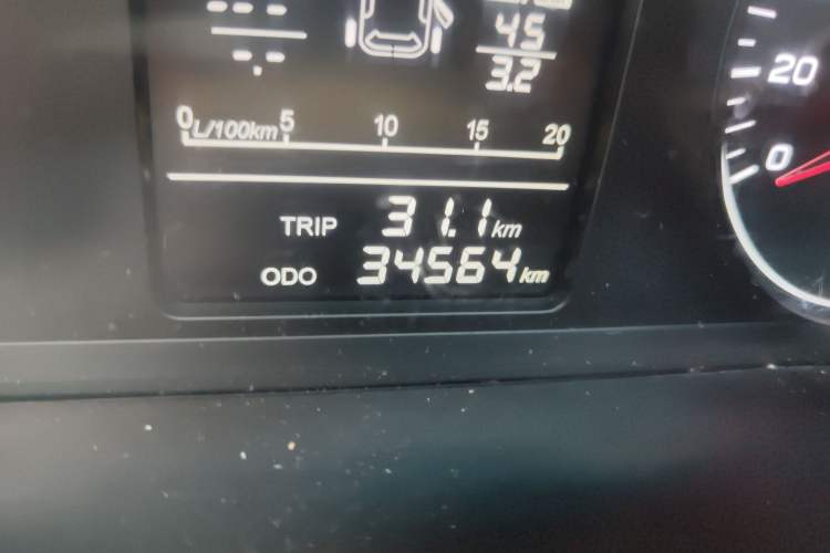 Used JETOUR X70M 2020 Revised 1.5T Manual Partner Version 6-Seater Odometer Close Up