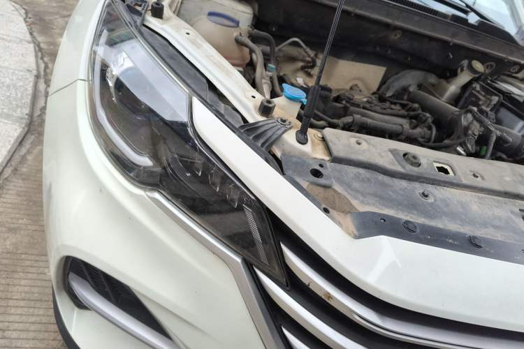 Used JETOUR X70M 2020 Revised 1.5T Manual Partner Version 6-Seater Right Front Headlight