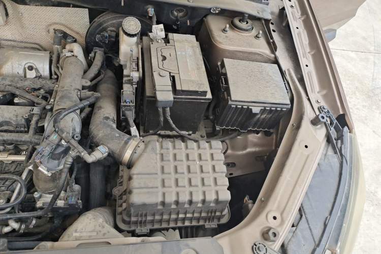 Used JETOUR X70M 2020 1.5T Manual Partner Model Engine Bay Left