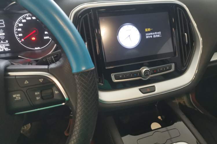 Used JETOUR X70M 2020 Revised 1.5T Manual Travel Companion Version 5 Seats Audio And AC Panel