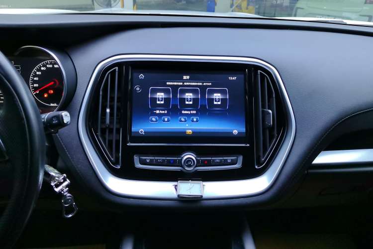 Used JETOUR X70M 2020 Revised Version 1.5T Manual - Travel Companion Type 6 Seats Audio And AC Panel