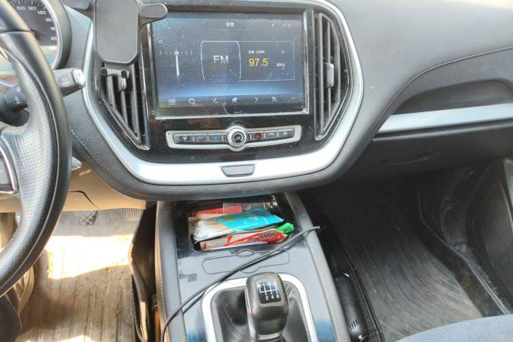 Used JETOUR X70M 2020 Revised 1.5T Manual Travel Companion Version 5 Seats Audio And AC Panel