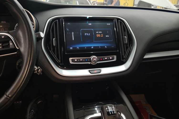 Used JETOUR X70M 2020 Revised 1.5T Manual Travel Companion Version 5 Seats Audio And AC Panel